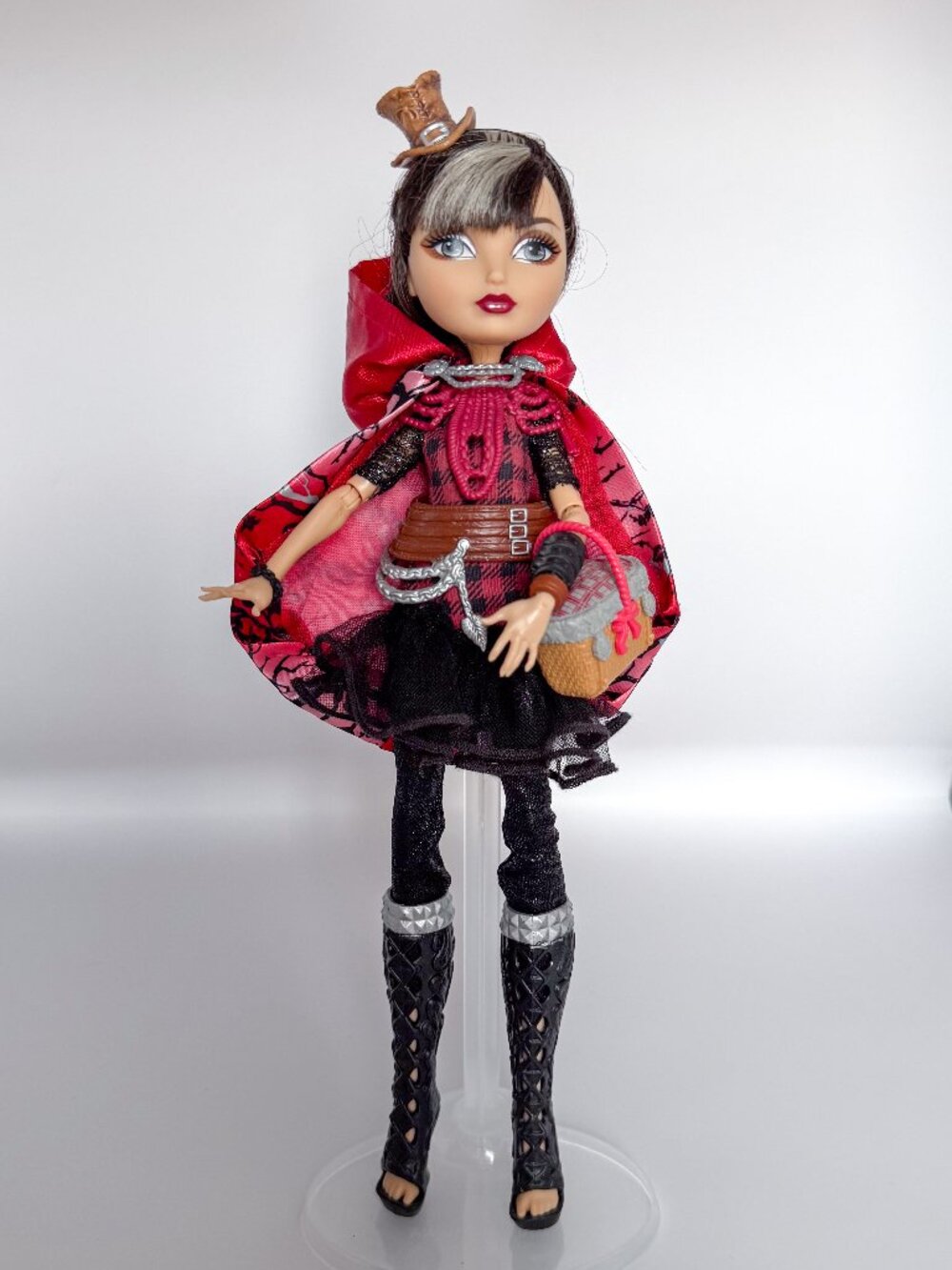 Ever After High Cerise Hood Doll First Chapter Complete Outfit
